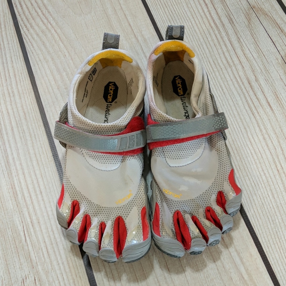 Men's Vibram five-finger shoes sz 43 (9.5-10)